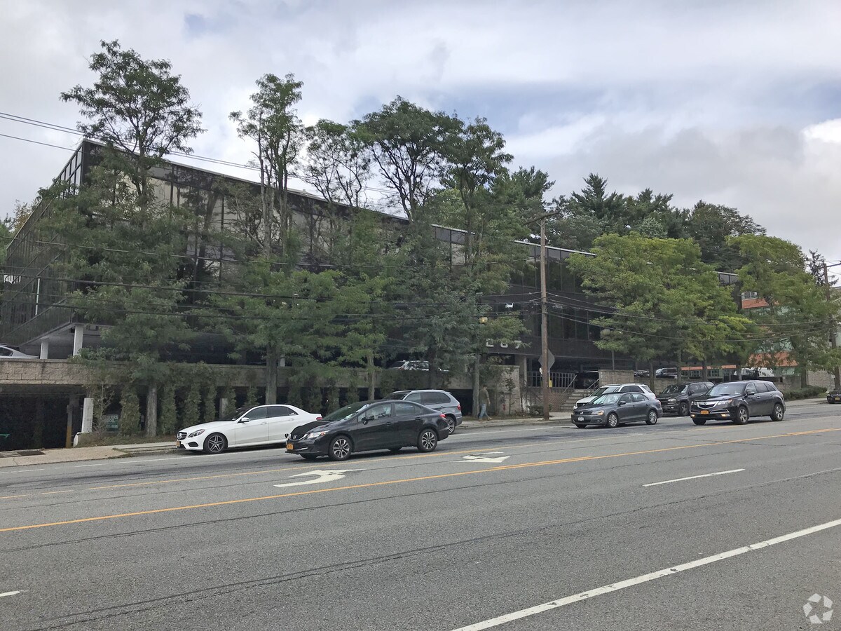 287 Northern Blvd, Russell Gardens, NY 11021 Property Record