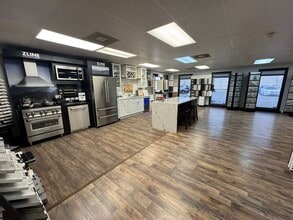 200-210 Expressway Ct, Virginia Beach, VA for lease Interior Photo- Image 2 of 6