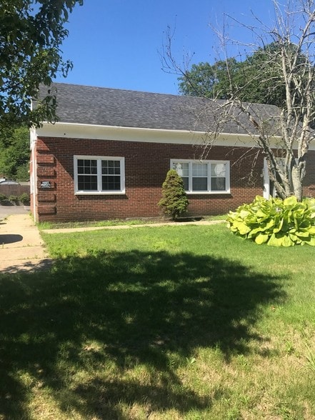 77 Main St, Raymond, NH for sale - Building Photo - Image 1 of 1