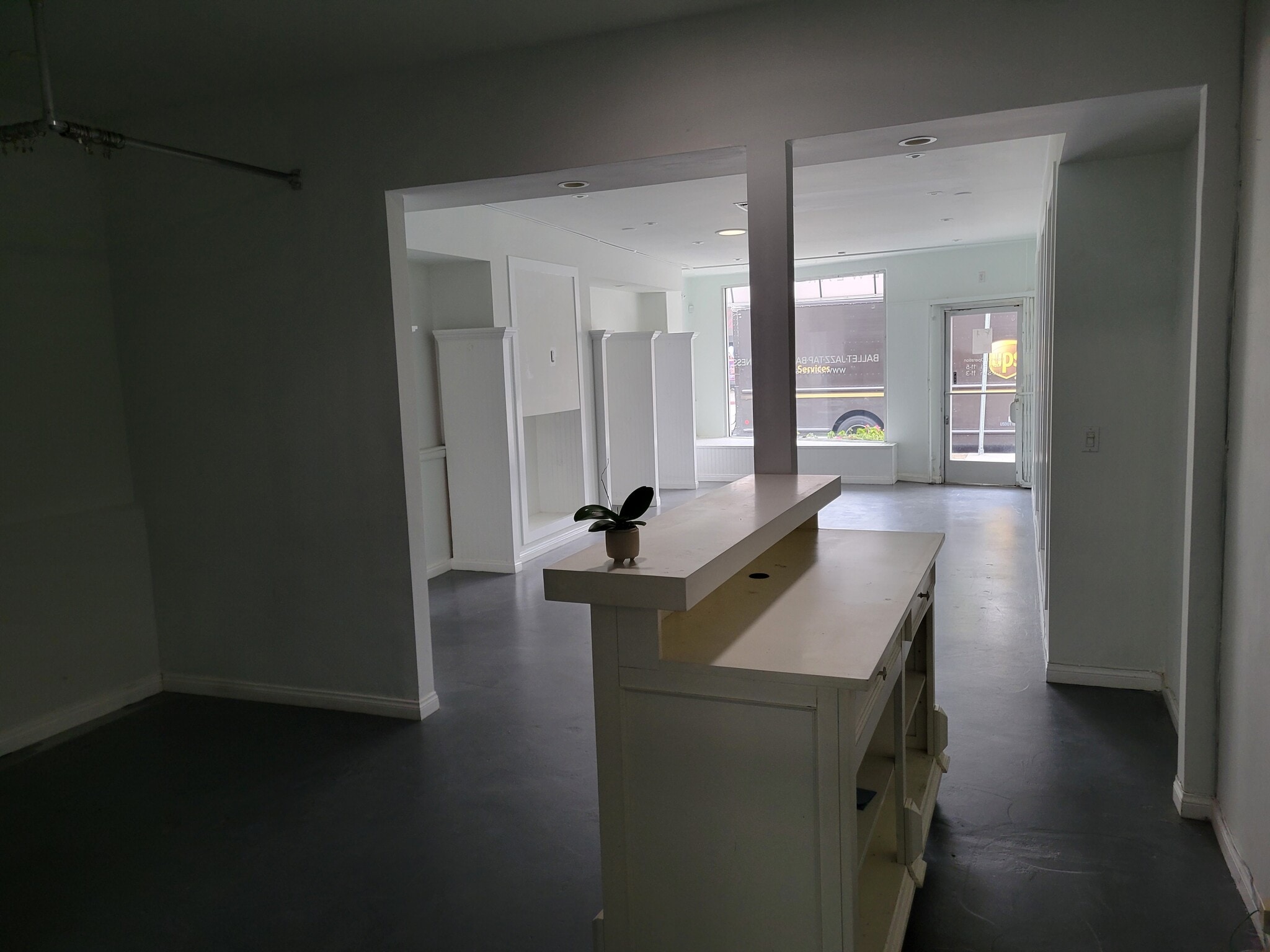 13638 Ventura Blvd, Sherman Oaks, CA for lease Building Photo- Image 1 of 5