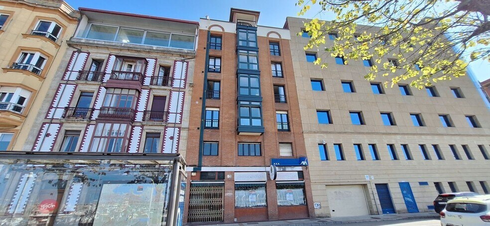 Retail in Gijón, Asturias for lease - Building Photo - Image 1 of 21