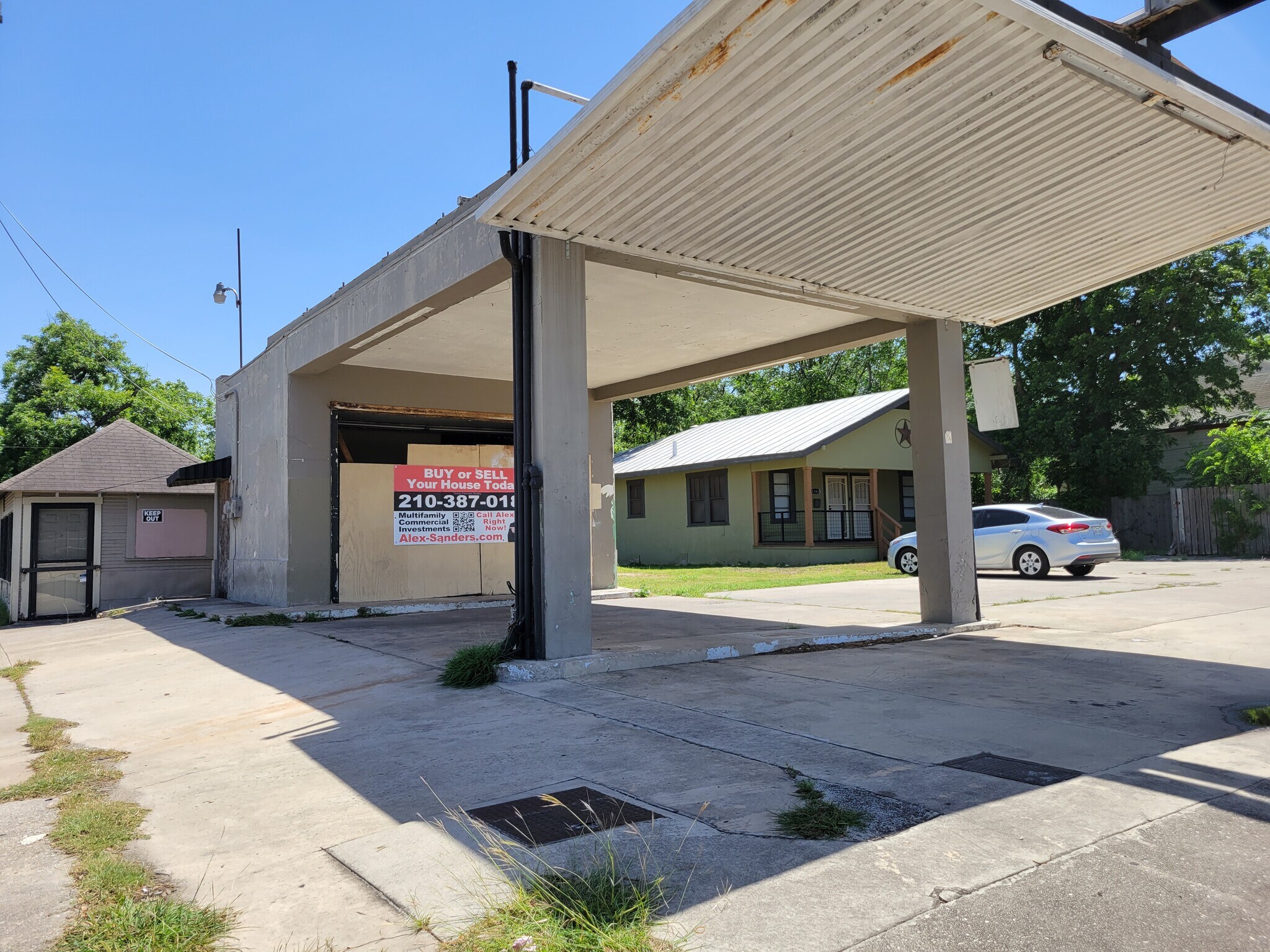 2348 E Commerce St, San Antonio, TX 78203