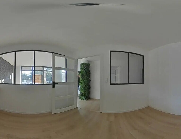 Office in Baillargues for lease - Building Photo - Image 1 of 4