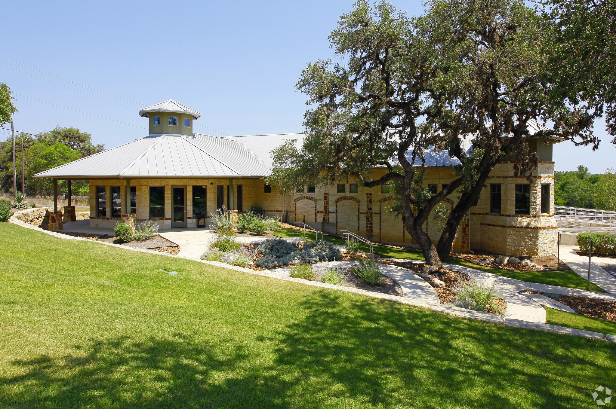415 S School St, Boerne, TX for lease Primary Photo- Image 1 of 8