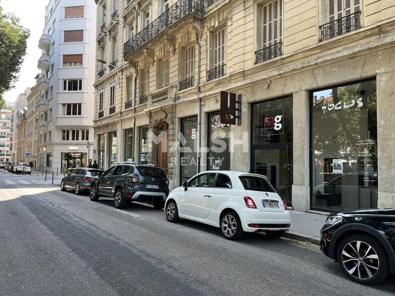 Retail in Lyon for lease - Building Photo - Image 1 of 7