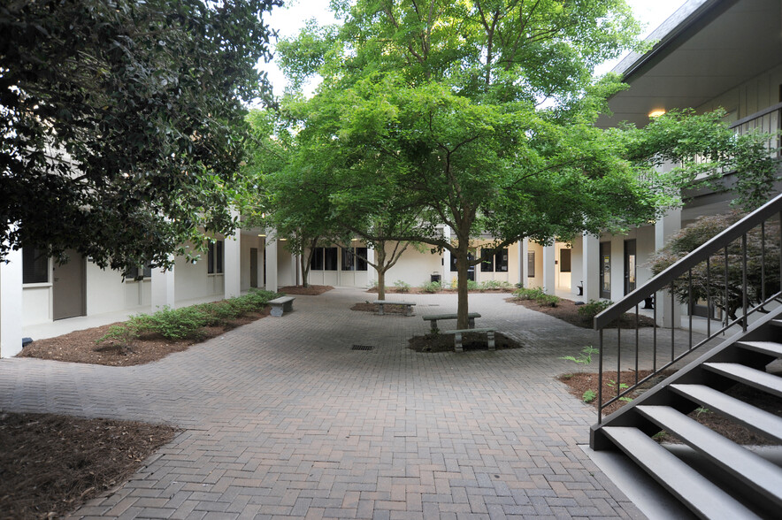 465 Winn Way, Decatur, GA for lease - Building Photo - Image 3 of 13