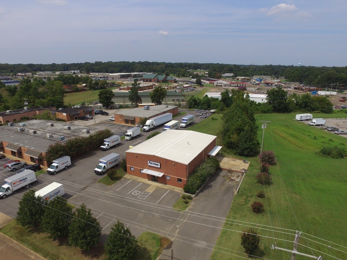 1868 First Commercial Dr, Southaven, MS 38671