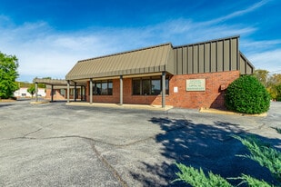 932 Spring Creek Rd - Parking Garage