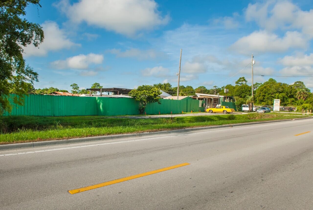 4895-4905 45th St, Vero Beach, FL for sale Primary Photo- Image 1 of 1