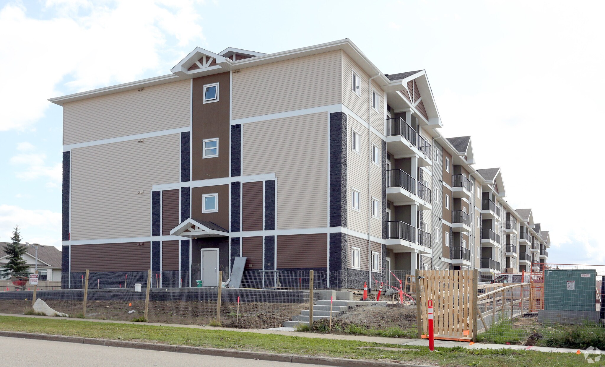 1665 Jamha Rd NW, Edmonton, AB for sale Primary Photo- Image 1 of 3