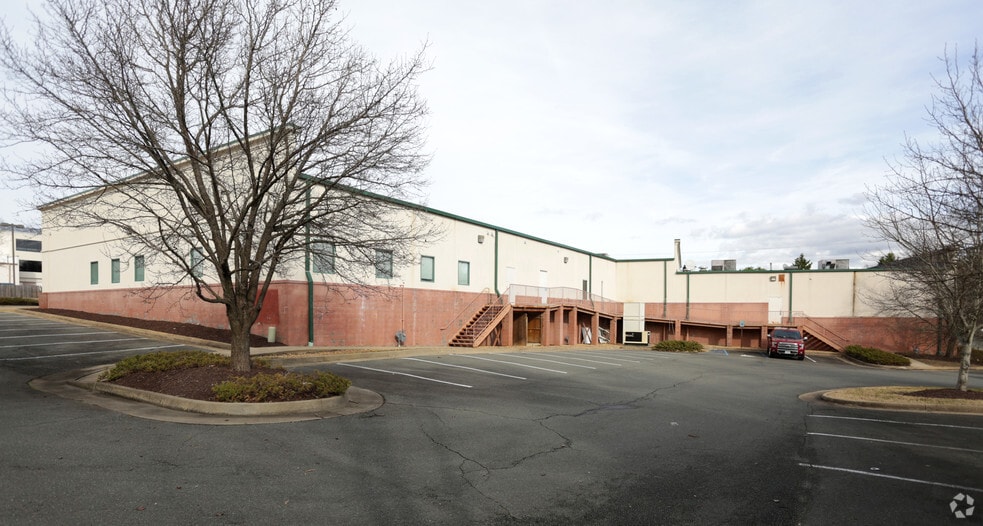 7415-7425 Lee Davis Rd, Mechanicsville, VA for lease - Building Photo - Image 2 of 18