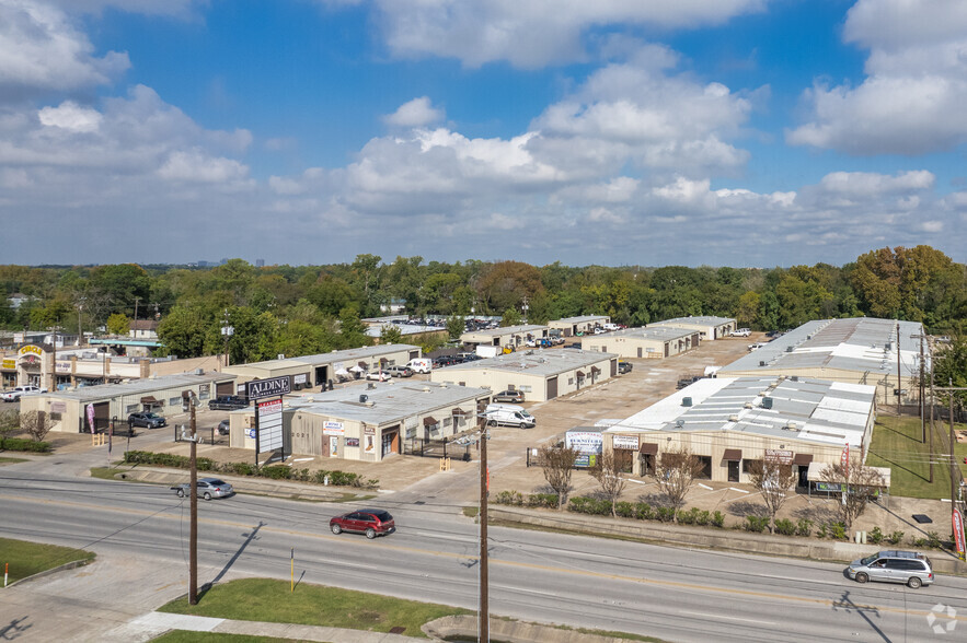 2021 Aldine Mail Route Rd, Houston, TX for lease - Building Photo - Image 2 of 17