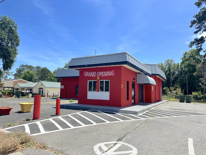 609 E Montgomery Cross Rd, Savannah, GA for sale - Building Photo - Image 1 of 10