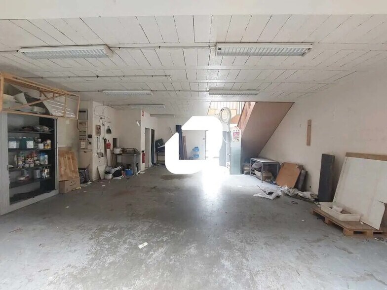 Flex in Voisins-le-Bretonneux for lease - Interior Photo - Image 1 of 10