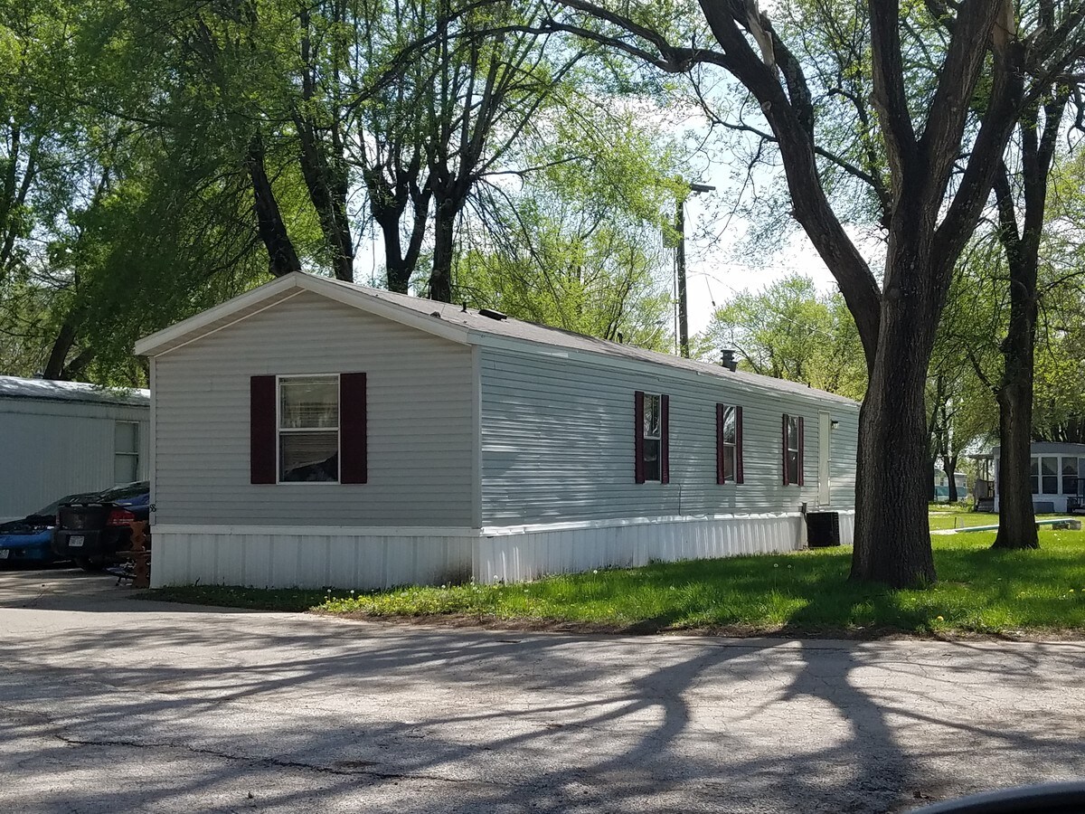 1214 Roseport Rd, Wathena, KS 66090