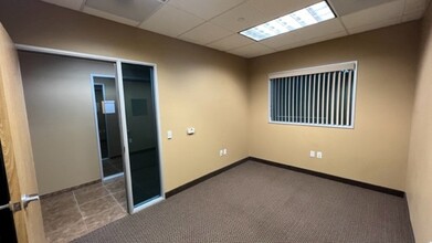 28422-2842 Constellation Rd, Santa Clarita, CA for lease Interior Photo- Image 2 of 3