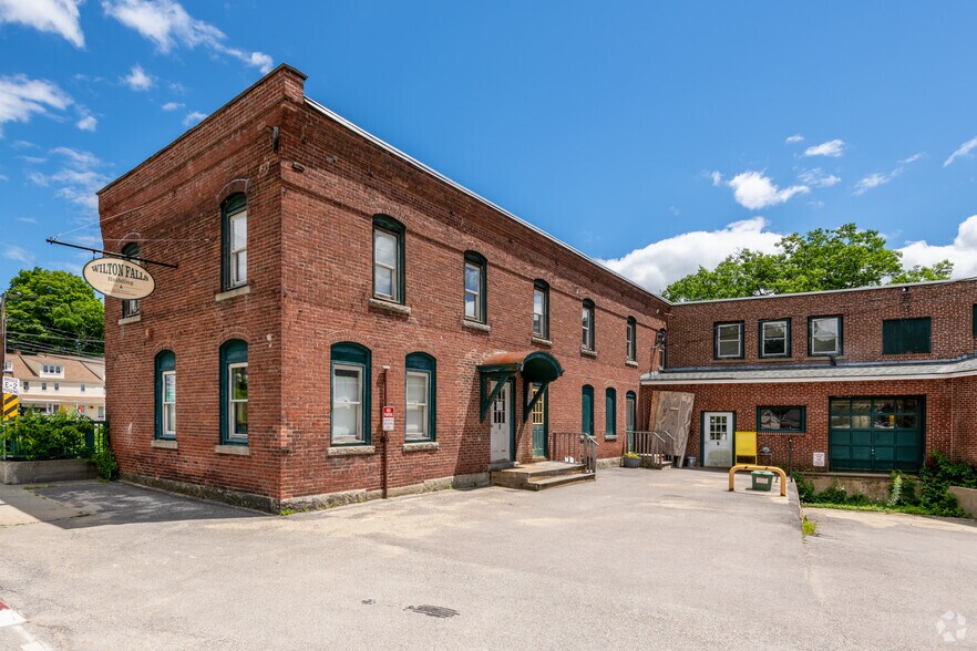 6 Burns Hill Rd, Wilton, NH 03086