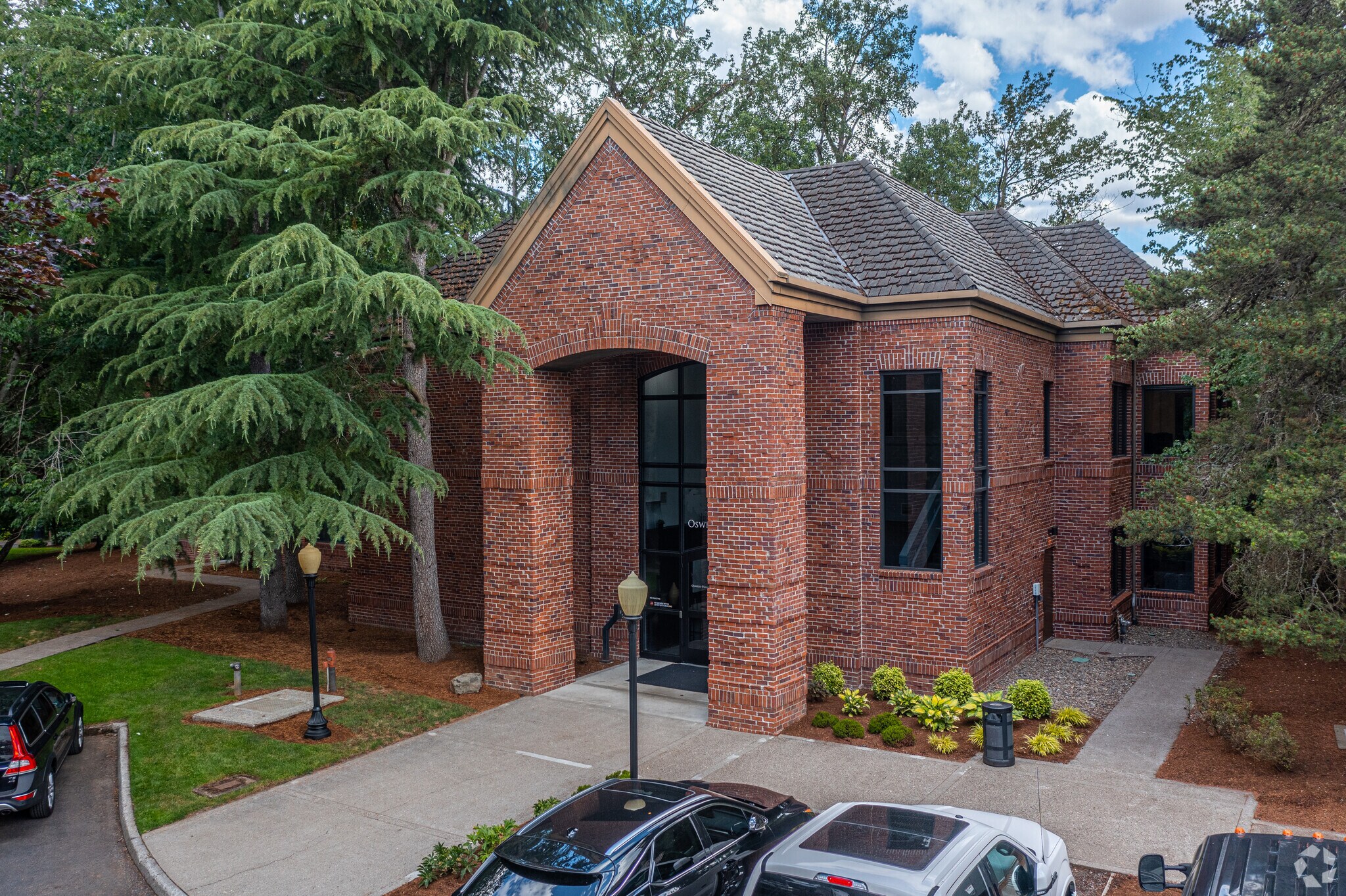 300 Oswego Pointe Dr, Lake Oswego, OR for sale Building Photo- Image 1 of 1