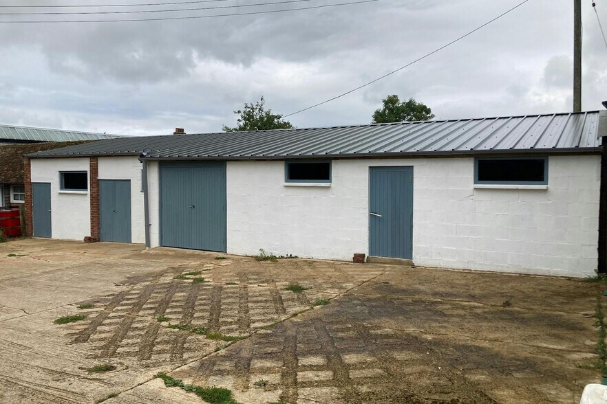 Albury Court Barns, Thame for sale - Primary Photo - Image 1 of 1