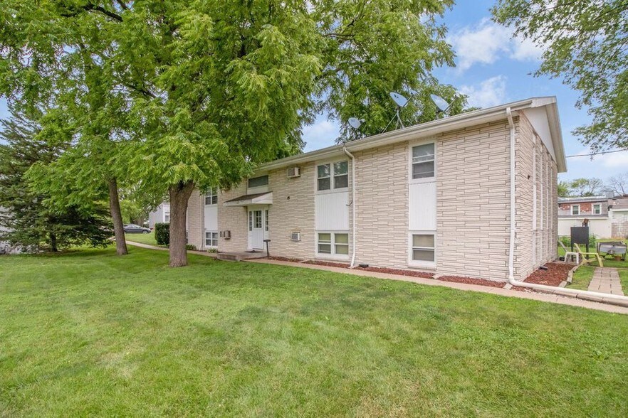 106 2nd St NW, Mitchellville, IA 50169 Multifamily Property for Sale