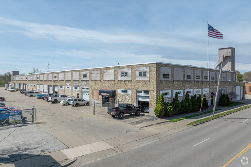 143 W Sherman Blvd, Muskegon, MI for lease - Primary Photo - Image 1 of 5