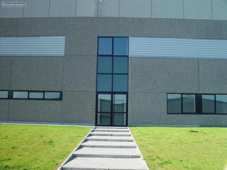 Industrial in Marly-la-Ville for lease - Building Photo - Image 2 of 9