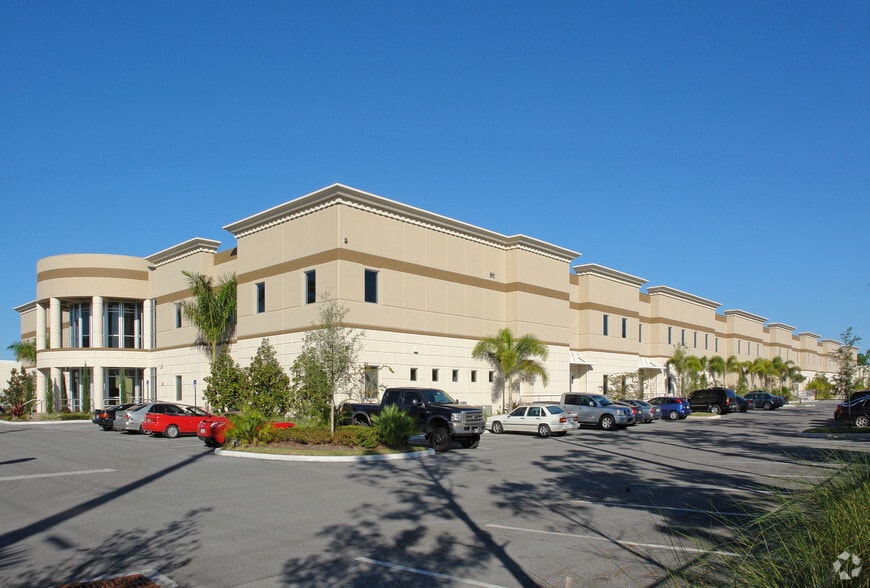 15132 Park Of Commerce Blvd, Jupiter, FL for lease - Building Photo - Image 2 of 11