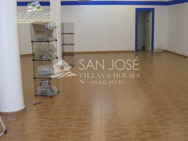 Retail in Aspe for lease - Building Photo - Image 2 of 6