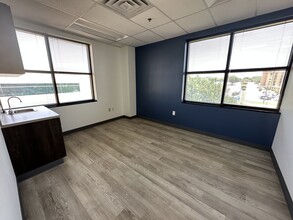 209 N Bonnie Brae St, Denton, TX for lease Interior Photo- Image 2 of 5