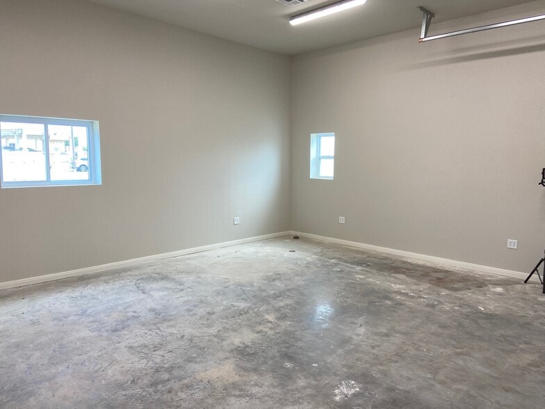 513 Connie, Hewitt, TX for lease - Interior Photo - Image 3 of 7