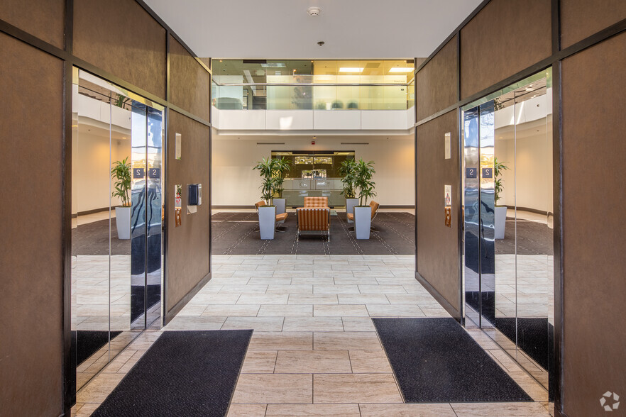 12400 Olive Blvd, Saint Louis, MO for lease - Lobby - Image 3 of 17