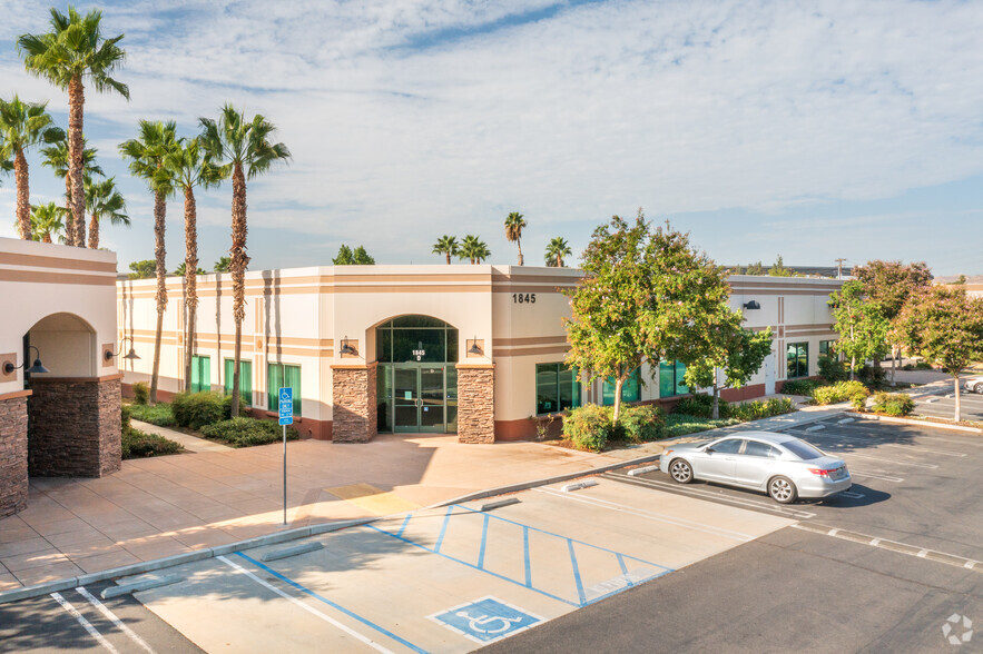 1825 Chicago Ave, Riverside, CA for lease - Primary Photo - Image 1 of 13