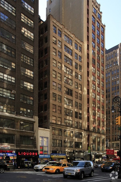 584 Eighth Ave, New York, NY for sale - Primary Photo - Image 1 of 1