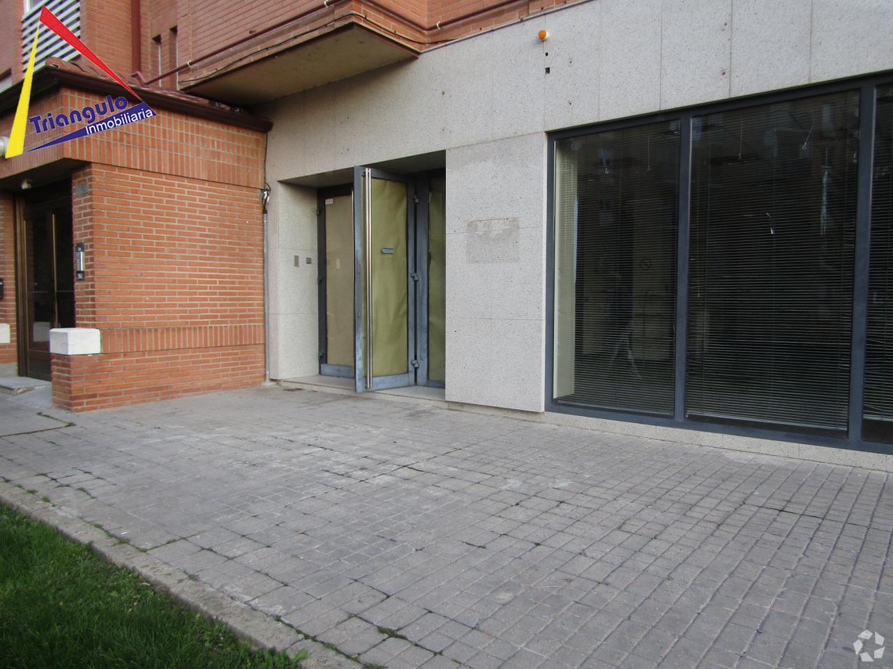 Retail in Segovia, Segovia for lease Interior Photo- Image 1 of 16