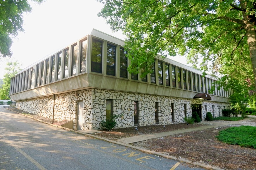74 Pascack Rd, Park Ridge, NJ for lease - Building Photo - Image 2 of 18