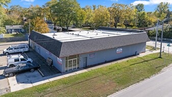 6397 Middlebelt Rd, Romulus MI - Parking Garage