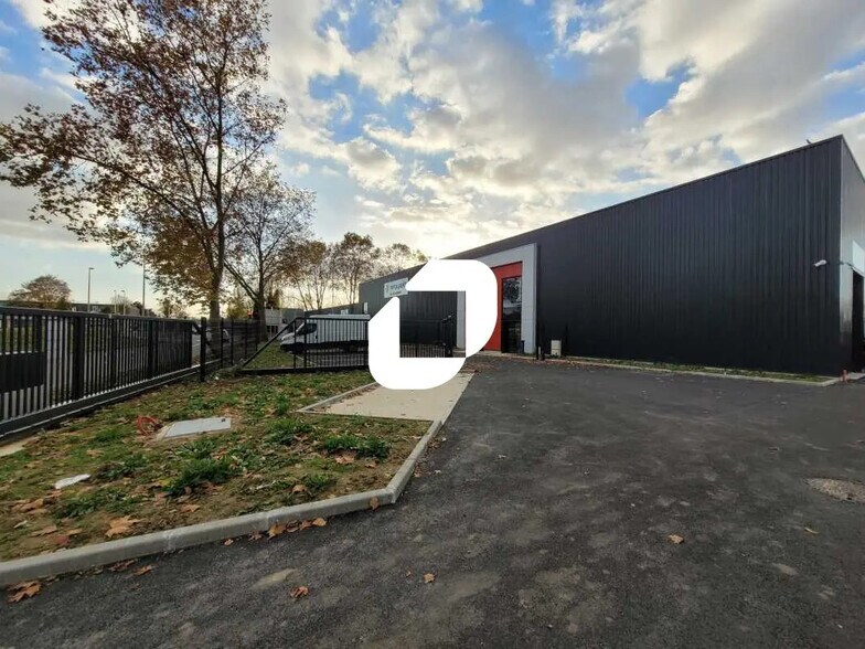 Flex in Bondoufle for lease - Building Photo - Image 1 of 14