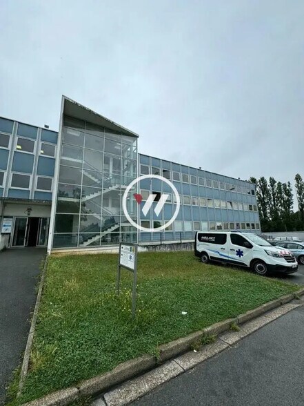 Flex in Garges-lès-Gonesse for sale - Building Photo - Image 2 of 8