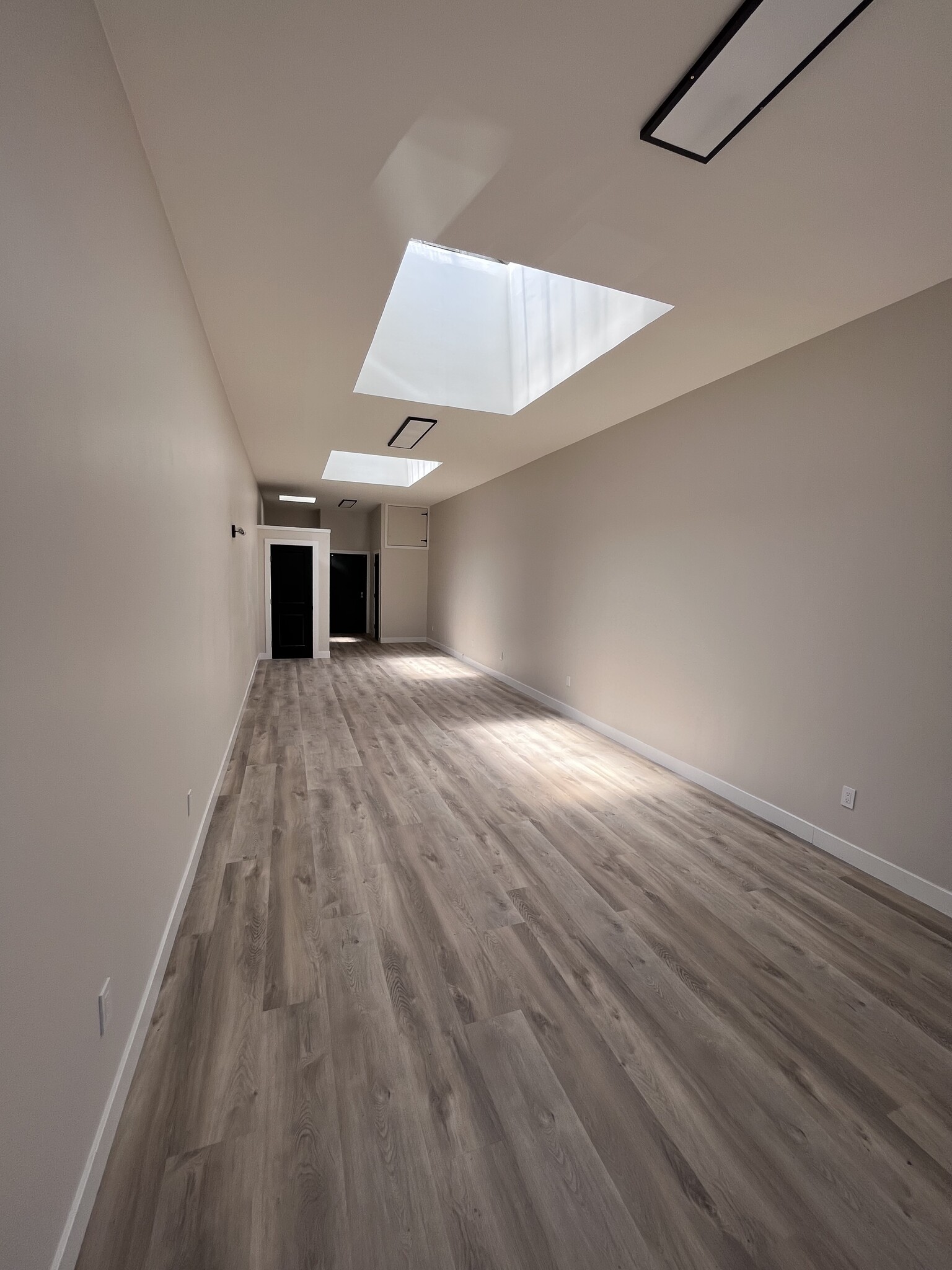 10041 Commerce Ave, Tujunga, CA for sale Interior Photo- Image 1 of 18