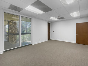 200 Cahaba Park Cir, Birmingham, AL for lease Interior Photo- Image 1 of 7