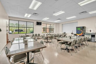 2010 Castaic Ln, Knoxville, TN for sale Interior Photo- Image 2 of 8