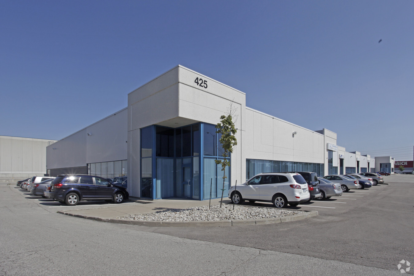 425 Superior Blvd, Mississauga, ON L5T 2W5 - Flex for Lease | LoopNet