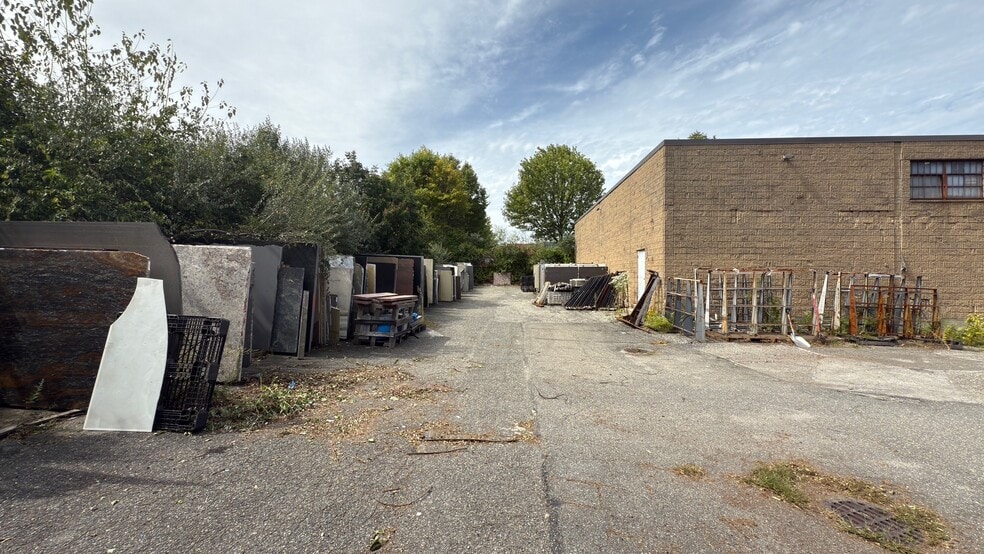 65 Davids Dr, Hauppauge, NY for lease - Building Photo - Image 2 of 3