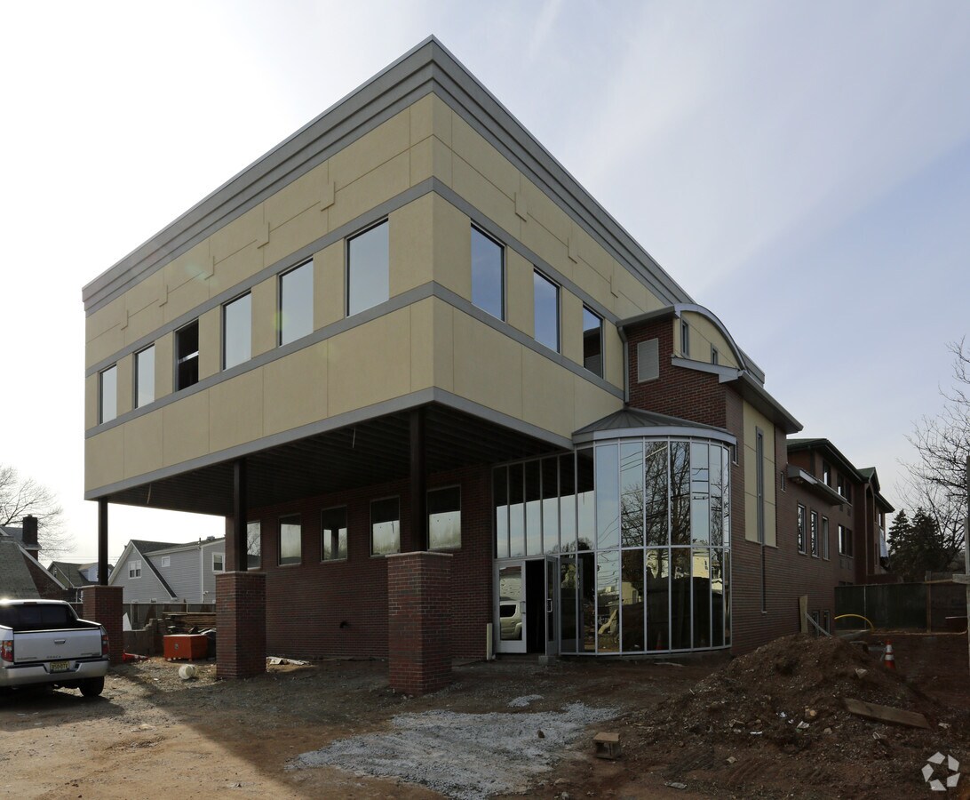 378 Seaview Ave, Staten Island, NY 10305