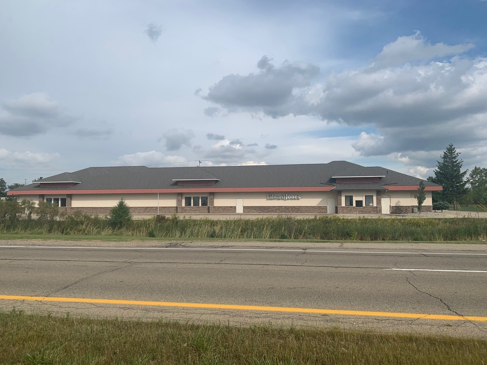 2311 S US HWY 27, Saint Johns, MI 48879