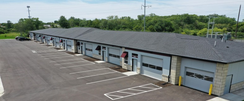 11670 Eagle St, Coon Rapids, MN for lease - Building Photo - Image 1 of 2