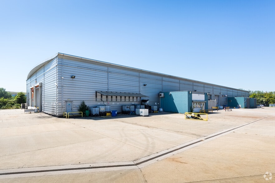 Clipper Blvd E, Dartford for sale - Primary Photo - Image 1 of 1