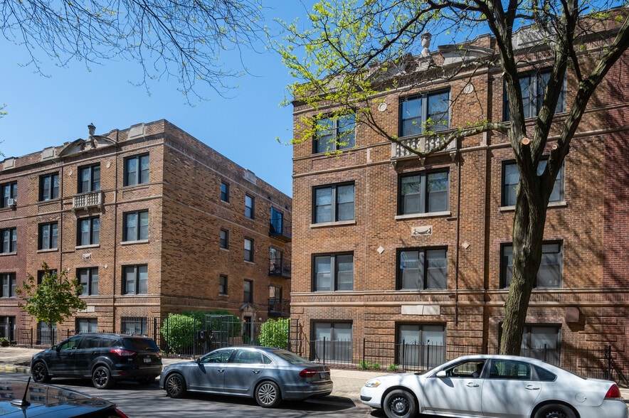920 W Oakdale Ave, Chicago, IL for sale - Building Photo - Image 2 of 26