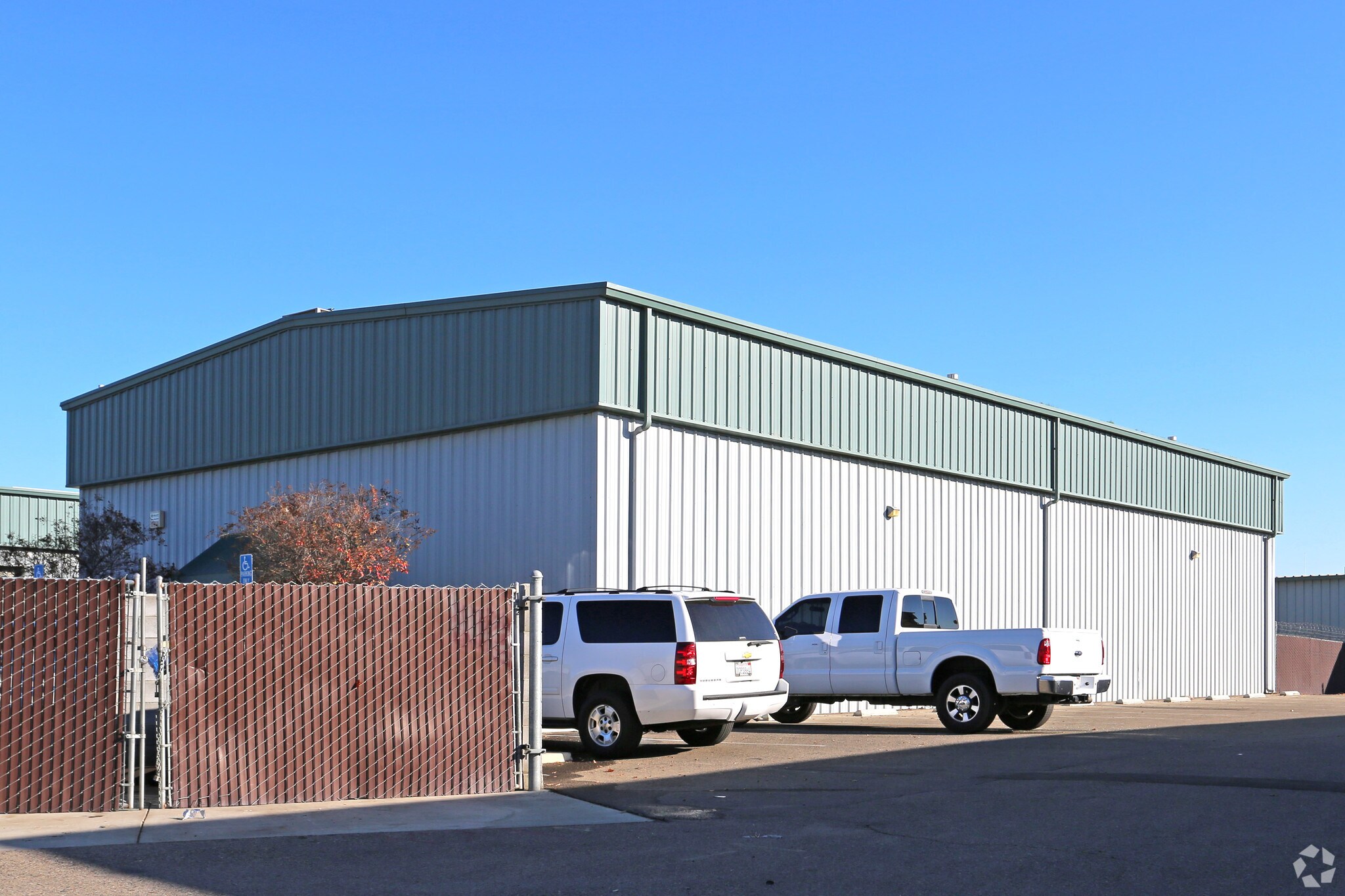 1014 Walnut Ave, Tulare, CA for sale Primary Photo- Image 1 of 1