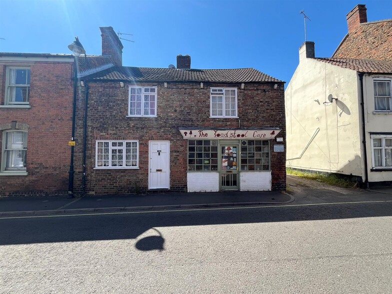 54-56 Queen St, Louth for sale - Primary Photo - Image 1 of 2